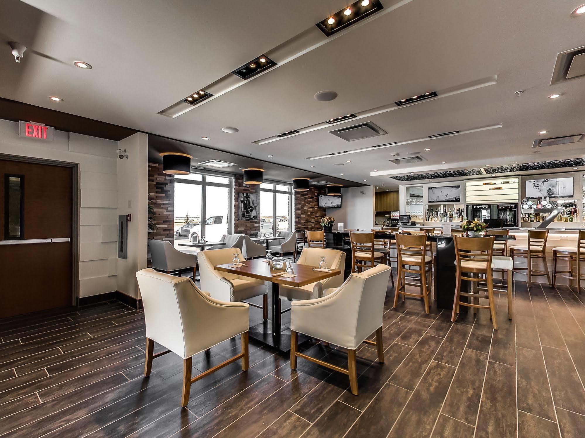 Radisson Edmonton Airport 3*